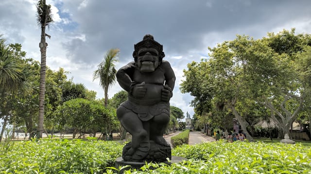 Nusa Dua statue